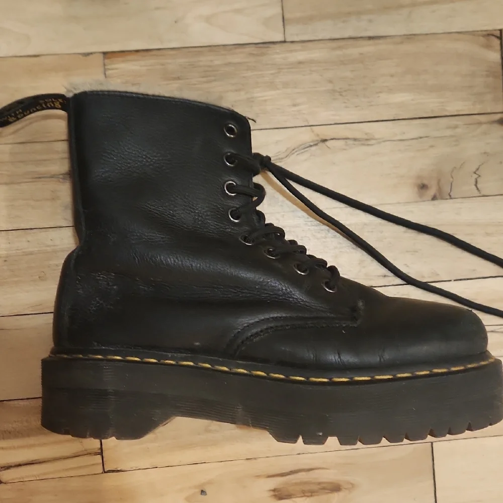 Dr. Martens Black Ankle Boots with Cream Lining - Picture 6 of 16